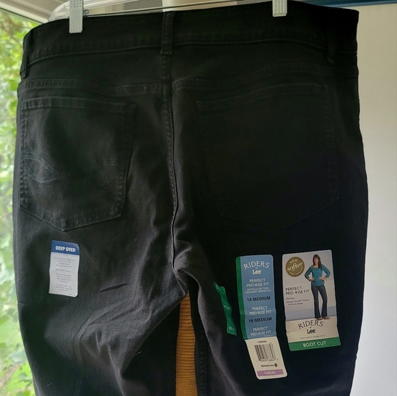 Plus Size 18 M Riders by Lee Women's Deep Dyed Mid-Rise Bootcut Denim Jeans - Picture 5 of 7